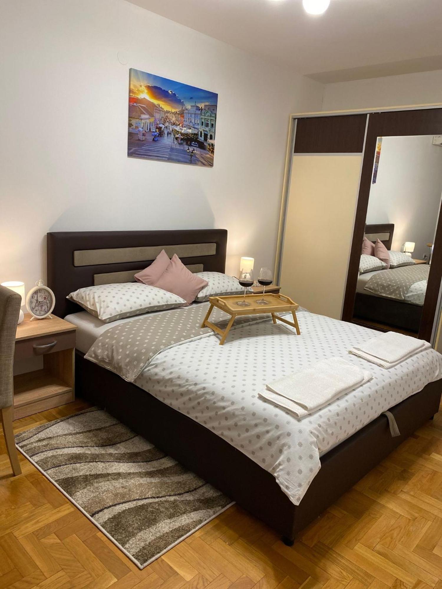 Apartman Ns Dan Centar Novi Sad Exterior foto